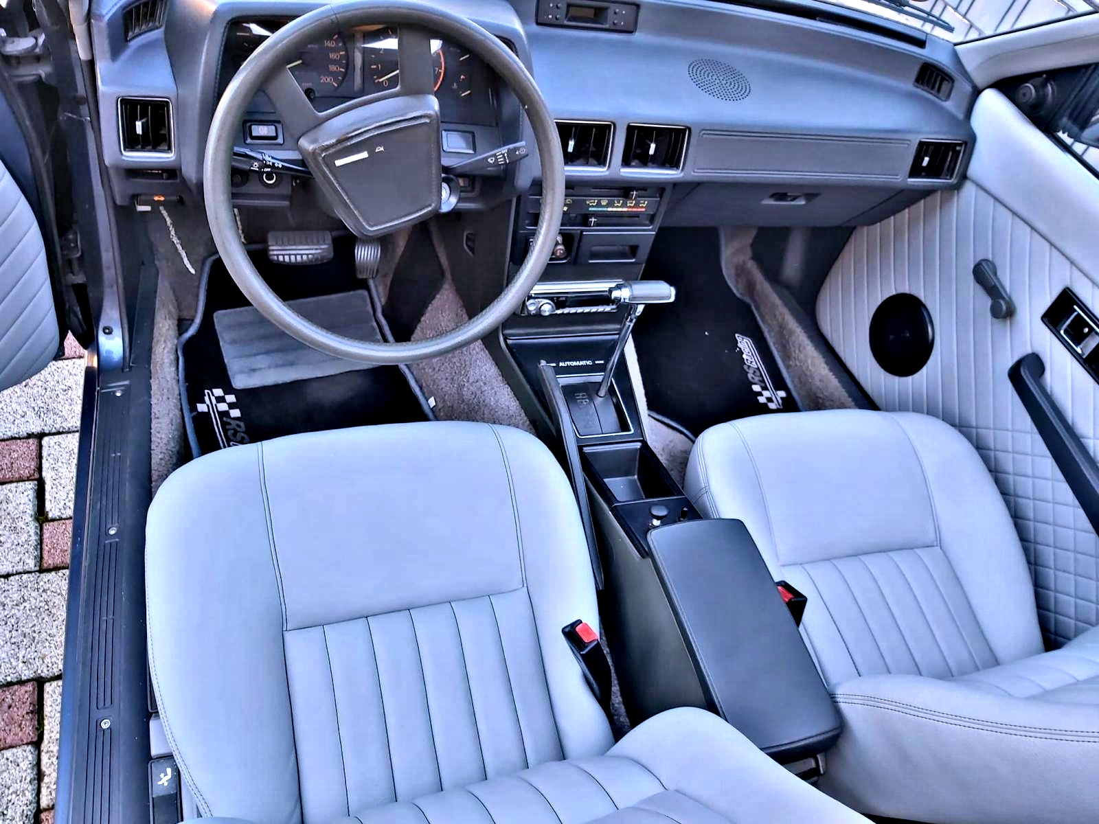 Mitsubishi Cabriolet Innenraum