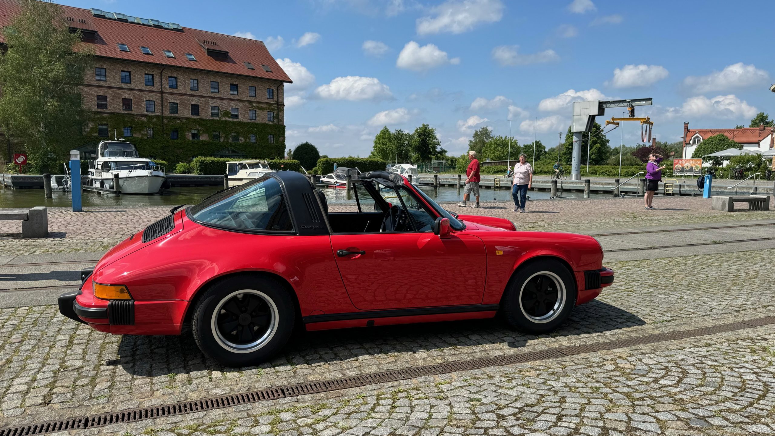 Porsche 911 Carrera Targa